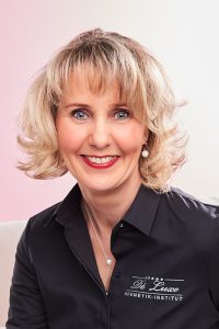 Elvira Seubert staatlich geprüfte durch die HWK Fachkraft für Ganzheitskosmetik und Wellness