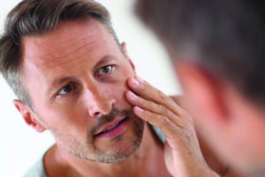 Kosmetische Behandlungen speziell für Männerhaut